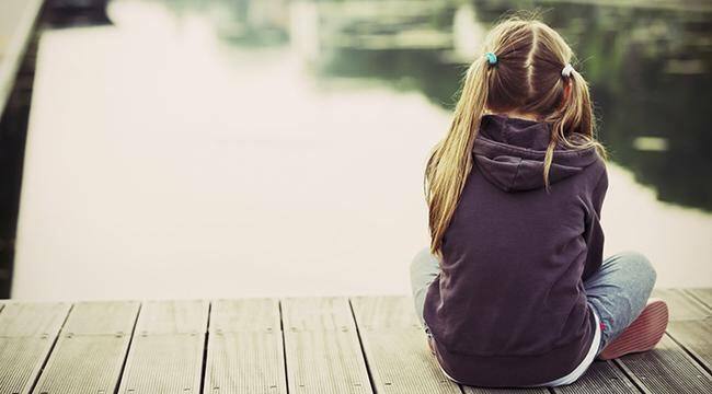 Que faut-il expliquer aux filles qui ont leurs règles pour la première fois?