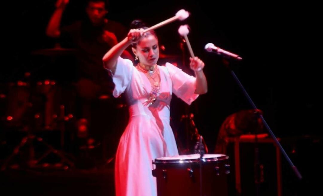 Emel Mathlouthi "Je dédie mon concert à Istanbul aux Palestiniens"