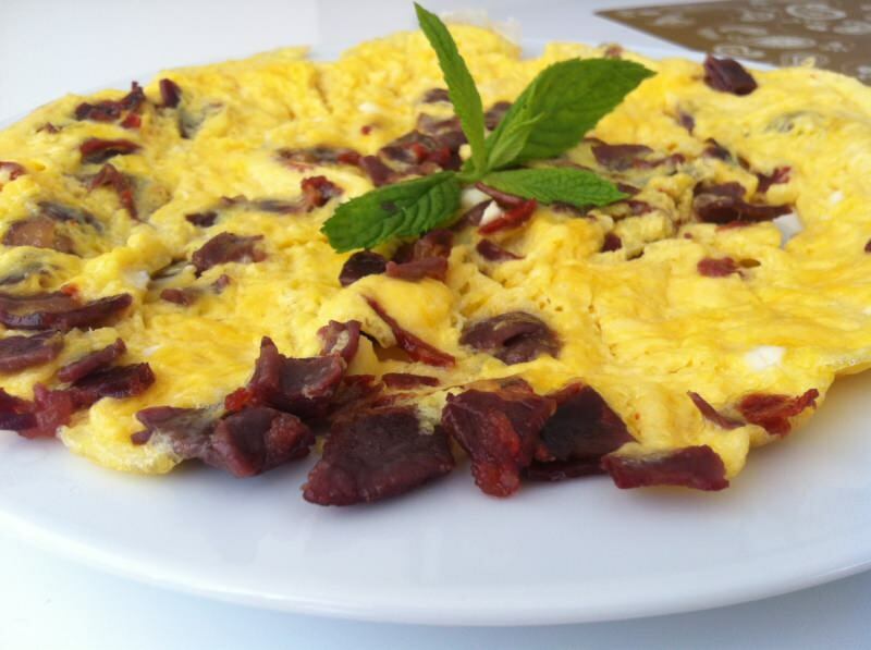 Comment faire une omelette atomique avec de la saucisse? Astuces d'omelette Atom