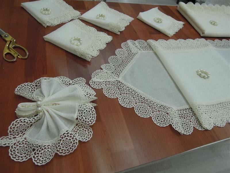 Modèles de nappes en dentelle élégantes pour vos tables