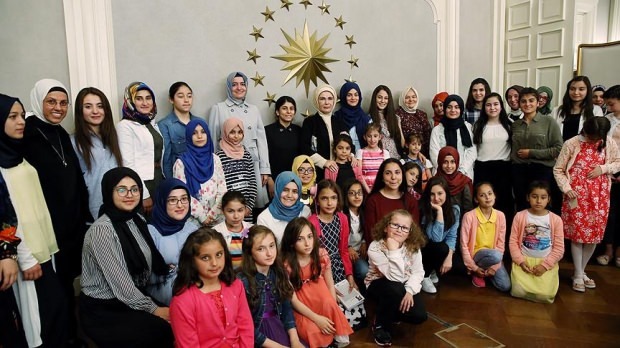 Avec l'appel de la Première Dame Erdoğan, 8 ministères sont intervenus pour les enfants!