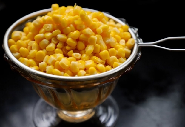 Comment faire du maïs dans des verres à la maison? Quel est le truc?